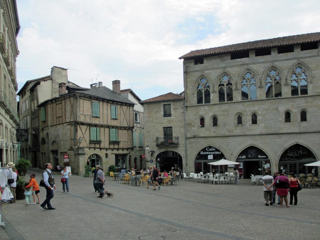 Hotel Le Lac Bleu Lacapelle-Marival Exterior foto